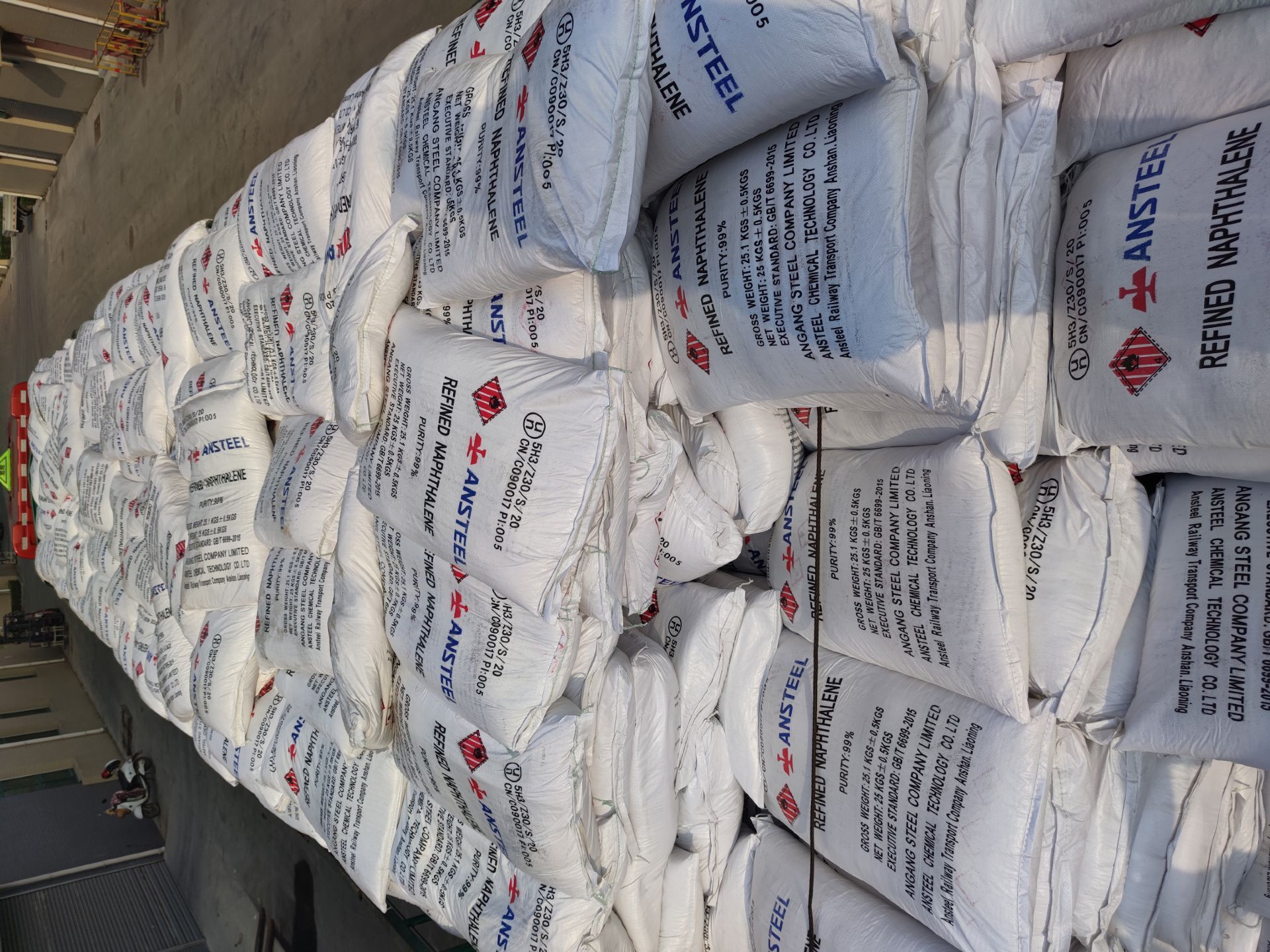 經(jīng)堿洗的原料餾分提取工業(yè)萘的原理是什么？